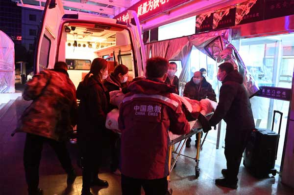 Cận cảnh khoảnh khắc động đất tấn công Trung Quốc, ít nhất 111 người thiệt mạng-1