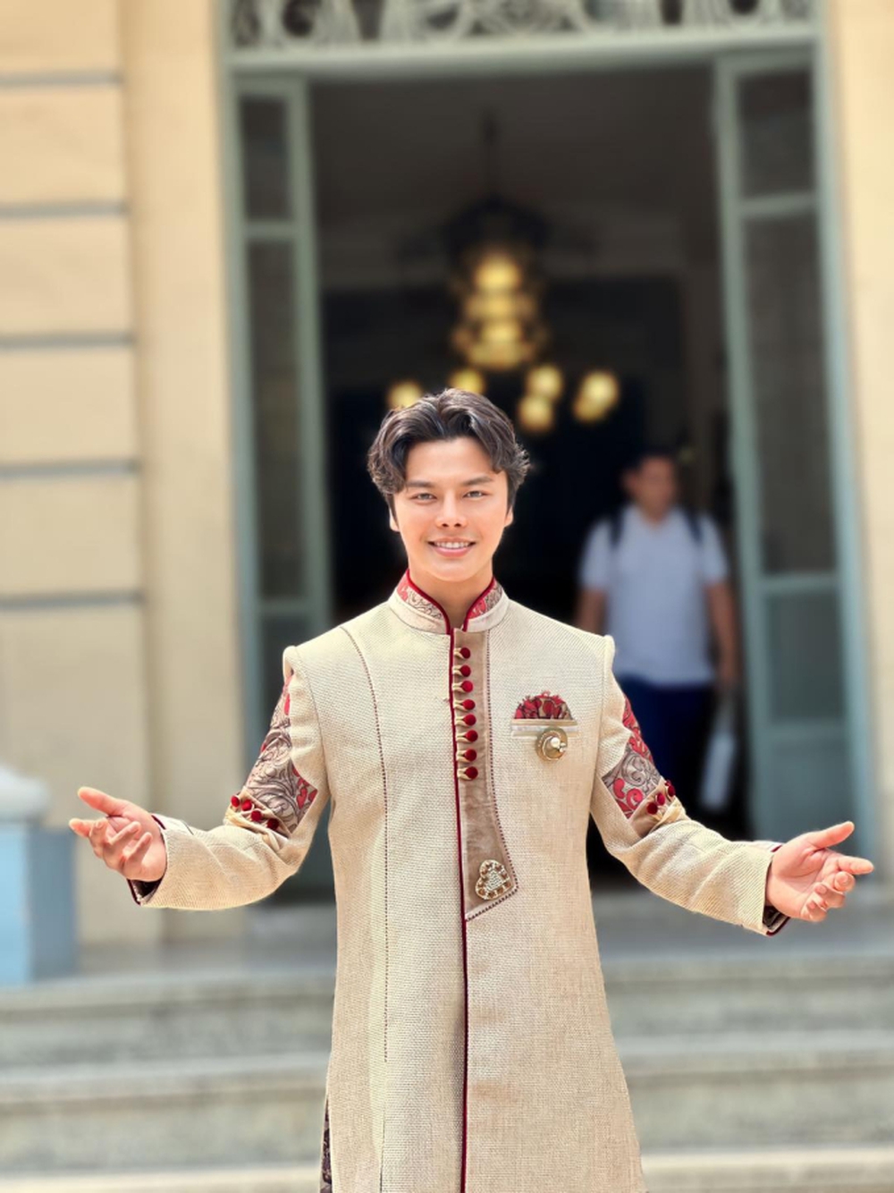 Thần đồng cải lương được phong NSƯT ở tuổi 34, cao 1,8m, đẹp trai như tài tử điện ảnh là ai?-4