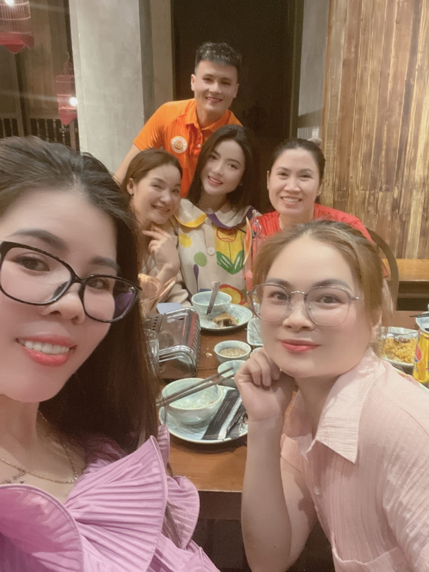 Quang Hải cùng Chu Thanh Huyền gặp mặt người thân, họ hàng: Sắp về một nhà?-2