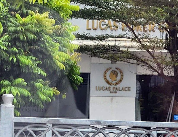 Khởi tố thêm 10 đối tượng vụ sòng bạc núp bóng CLB Poker tại Hà Nội-2