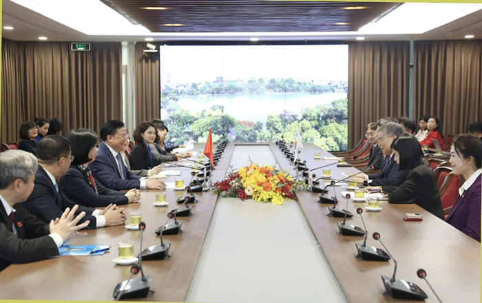 Bí thư Thành ủy Đinh Tiến Dũng tiếp Đoàn đại biểu Hội đồng thành phố Seoul (Hàn Quốc)-1