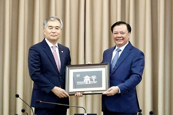 Bí thư Thành ủy Đinh Tiến Dũng tiếp Đoàn đại biểu Hội đồng thành phố Seoul (Hàn Quốc)-2