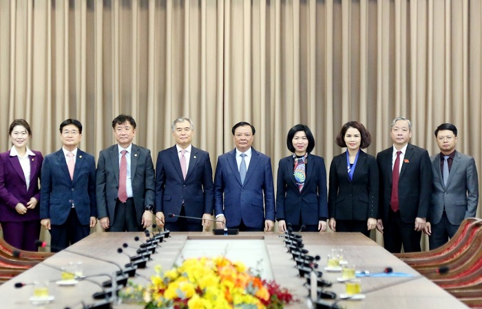 Bí thư Thành ủy Đinh Tiến Dũng tiếp Đoàn đại biểu Hội đồng thành phố Seoul (Hàn Quốc)-3