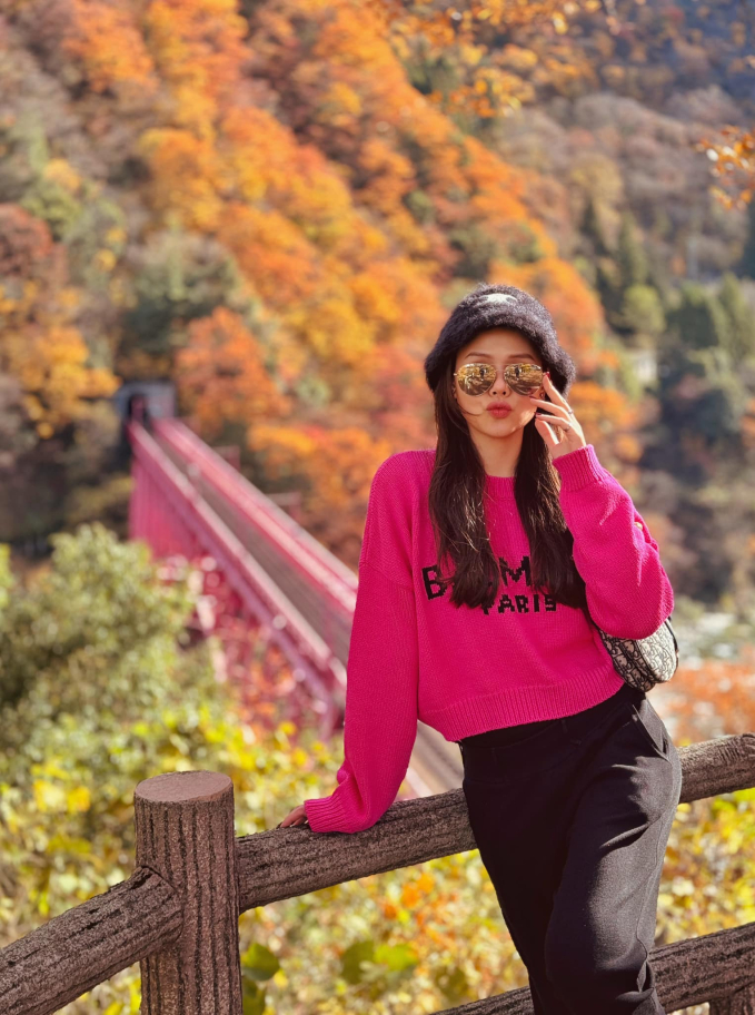 Cô dâu hào môn Phanh Lee khoe ảnh đi du lịch, netizen xuýt xoa vì mẹ hai con mà vẫn trẻ trung như thiếu nữ-3