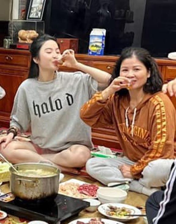 Hé lộ mối quan hệ của Chu Thanh Huyền với gia đình Quang Hải trước khi cưới-1