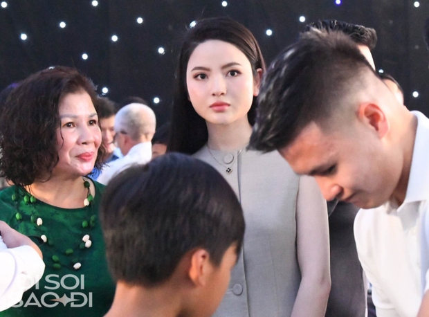 Hé lộ mối quan hệ của Chu Thanh Huyền với gia đình Quang Hải trước khi cưới-5