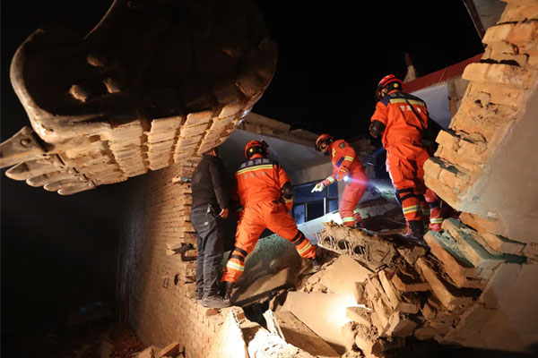 Động đất Cam Túc kinh hoàng nhất ở Trung Quốc gần 10 năm, 72 giờ vàng bị thách thức nghiêm trọng-2