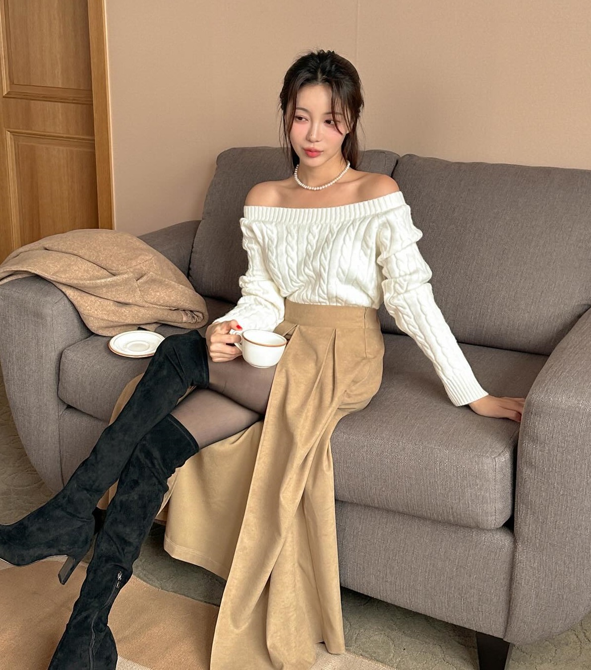 5 mẫu áo len sành điệu nên sắm để thăng hạng phong cách Tết này-2