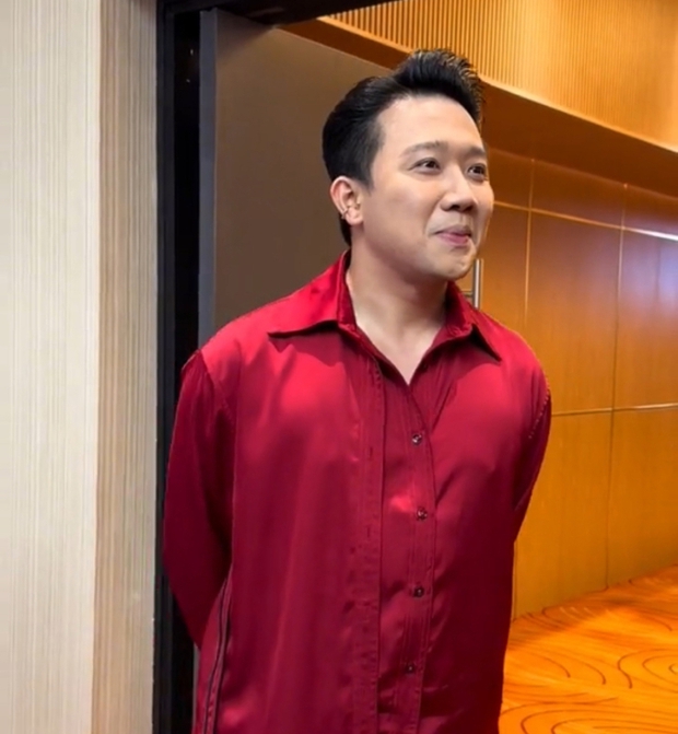 Rộ khoảnh khắc Trấn Thành hất tay khán giả muốn chụp ảnh chung, phản ứng của netizen mới gây chú ý-4