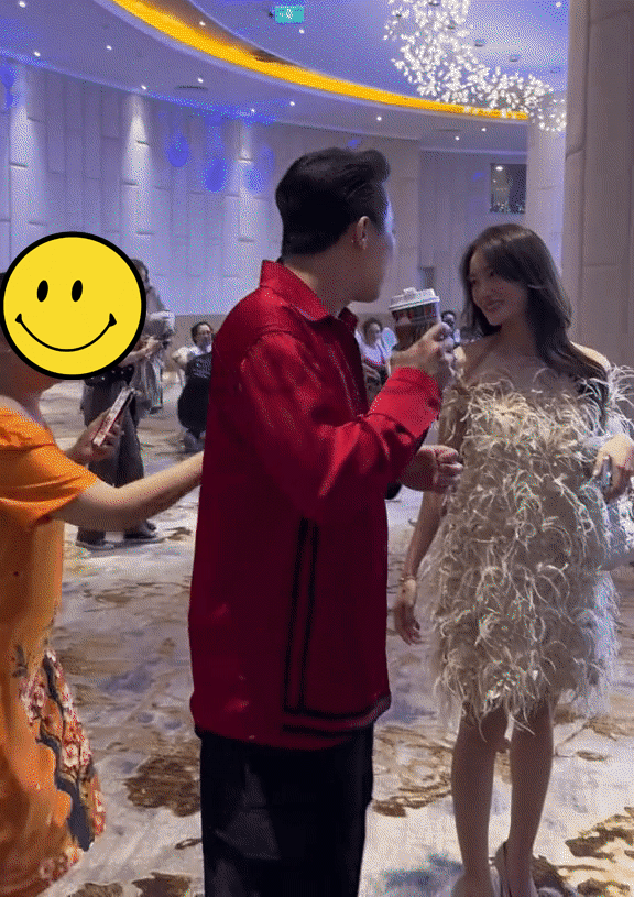 Rộ khoảnh khắc Trấn Thành hất tay khán giả muốn chụp ảnh chung, phản ứng của netizen mới gây chú ý-1