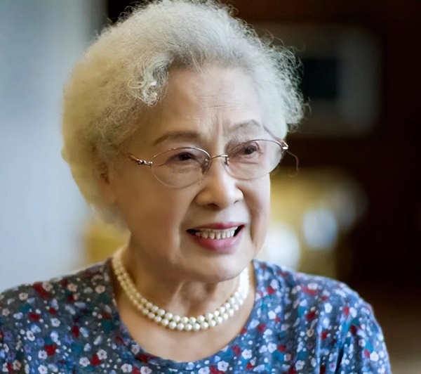 Nữ diễn viên phát hiện mắc ung thư ở tuổi 44 nhưng vẫn sống thọ đến 100 tuổi nhờ 4 bí quyết đơn giản-1