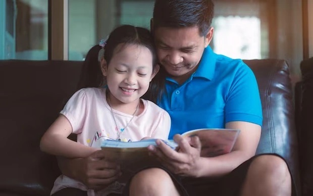 Những đứa trẻ được nuôi dưỡng bởi 2 kiểu cha mẹ này sẽ có cuộc sống khác biệt sau 18 năm: Một đằng tươi sáng, một đằng tối tăm-1