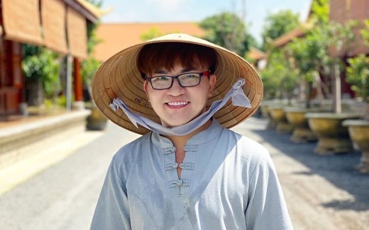 Tuổi 46 của nam NSƯT đa tài chưa lấy vợ, thích trồng rau, sống một mình trong biệt thự như cung điện-3