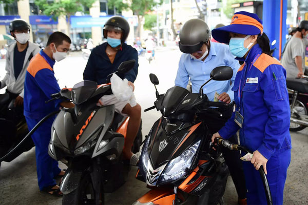 Giá xăng tăng mạnh trở lại-1