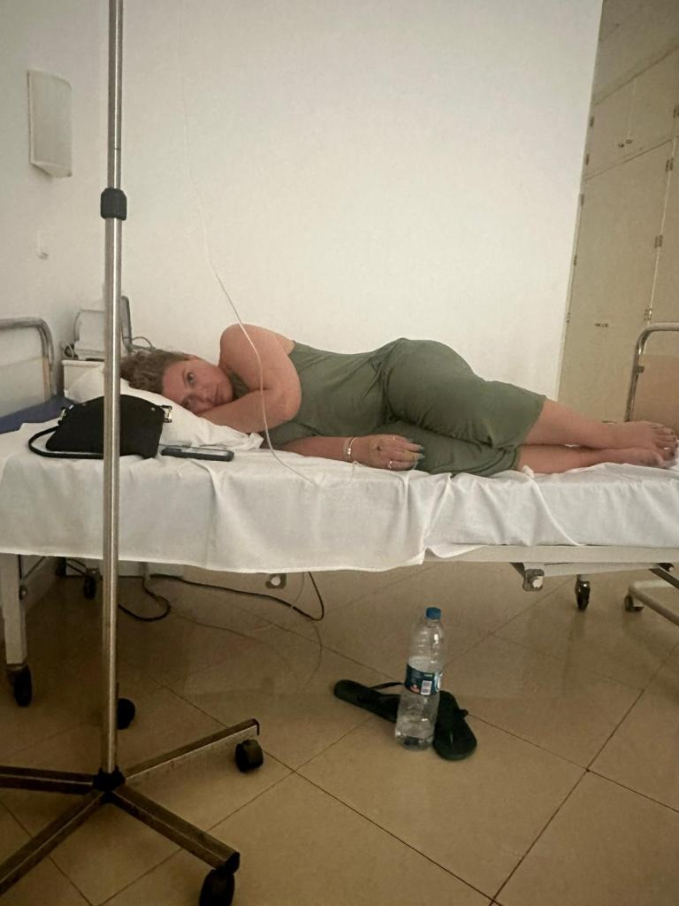 Vào khách sạn 5 sao ở mà gặp toàn mèo hoang và ruồi nhặng bay tứ tung, du khách bị tiêu chảy đến mức nhập viện, quyết kiện ra trò!-2