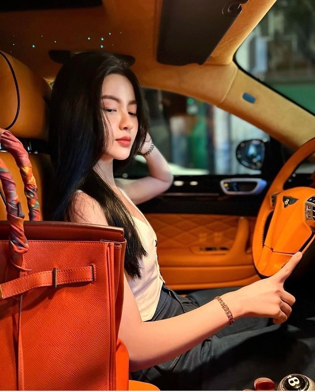 Chu Thanh Huyền khi ở phố với lúc về quê Quang Hải: Lột sạch nét sang chảnh, bẽn lẽn hoà tan với xung quanh-5