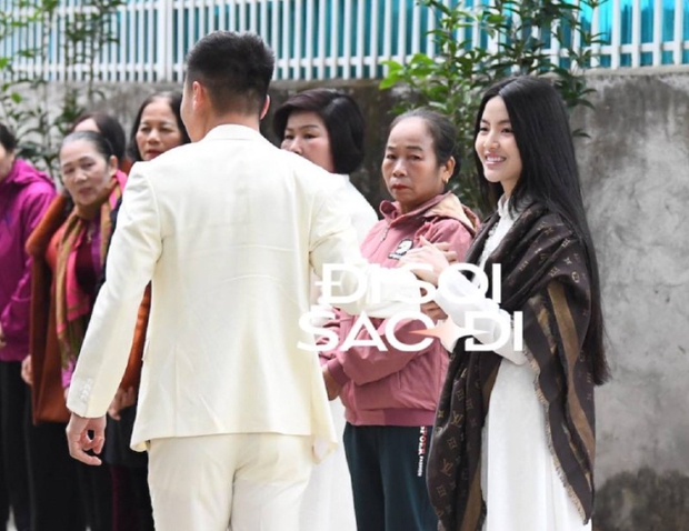 Cận cảnh nhan sắc Chu Thanh Huyền trong ngày dạm ngõ, vừa thấy nhà Quang Hải xuất hiện đã có hành động chuẩn con dâu khéo léo-2