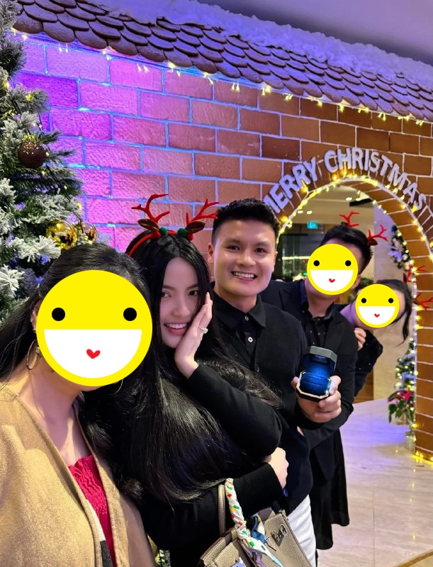 Chiếc nhẫn kim cương to đùng Quang Hải cầu hôn Chu Thanh Huyền đang trở thành đề tài bàn tán rôm rả-2
