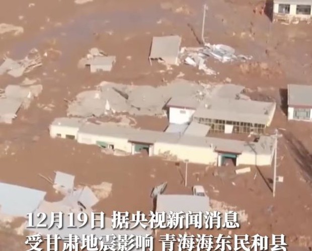 Ngôi làng Trung Quốc bị nhấn chìm dưới 3 mét bùn sau động đất, hàng nghìn ngôi nhà sụp đổ trong 1 phút-1