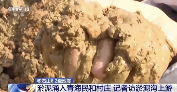 Ngôi làng Trung Quốc bị nhấn chìm dưới 3 mét bùn sau động đất, hàng nghìn ngôi nhà sụp đổ trong 1 phút-3