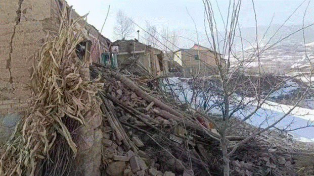 Ngôi làng Trung Quốc bị nhấn chìm dưới 3 mét bùn sau động đất, hàng nghìn ngôi nhà sụp đổ trong 1 phút-6