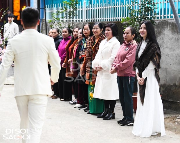 Toàn cảnh lễ dạm ngõ của Quang Hải - Chu Thanh Huyền: Cô dâu chú rể cười tít mắt, nhí nhảnh trước sự chứng kiến của họ hàng-1