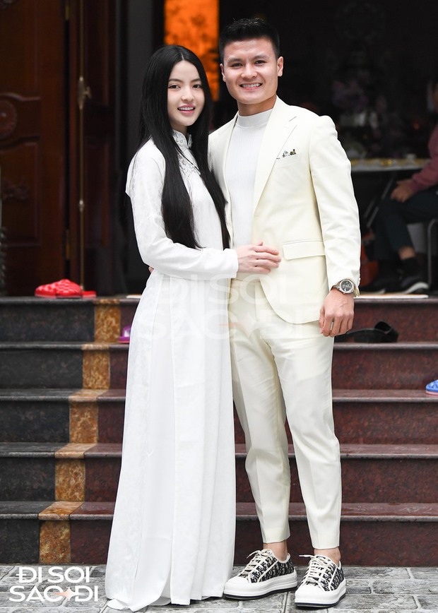 Quang Hải rạng rỡ bên Chu Thanh Huyền ở sân nhà cô dâu trong lễ dạm ngõ-2
