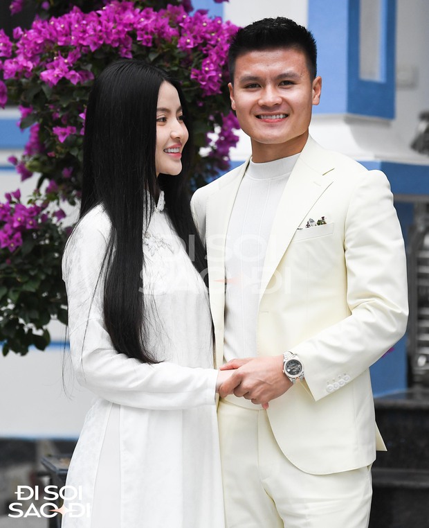 Quang Hải rạng rỡ bên Chu Thanh Huyền ở sân nhà cô dâu trong lễ dạm ngõ-3