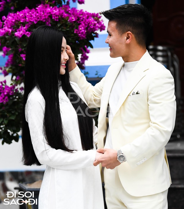Quang Hải rạng rỡ bên Chu Thanh Huyền ở sân nhà cô dâu trong lễ dạm ngõ-4