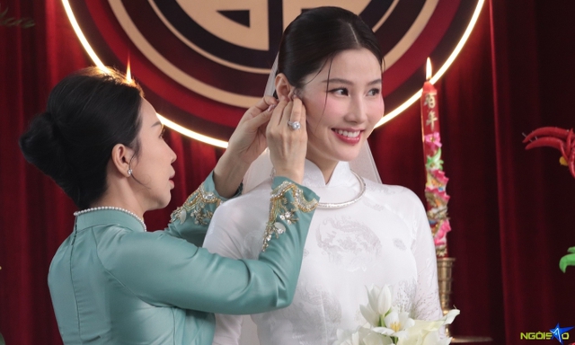 Chân dung ít biết của mẹ chồng Diễm My 9X: Trẻ trung, thanh nhã, không tiếc tiền tặng sính lễ, biệt thự đắt giá cho con dâu-7