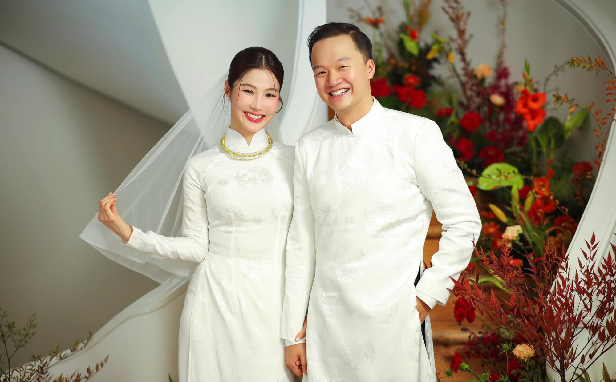 Chân dung ít biết của mẹ chồng Diễm My 9X: Trẻ trung, thanh nhã, không tiếc tiền tặng sính lễ, biệt thự đắt giá cho con dâu-1