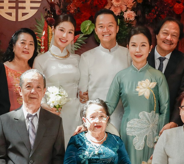 Chân dung ít biết của mẹ chồng Diễm My 9X: Trẻ trung, thanh nhã, không tiếc tiền tặng sính lễ, biệt thự đắt giá cho con dâu-6