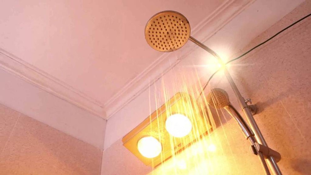 Vì sao cần bật đèn sưởi trước khi vào phòng tắm? Mùa đông nhiều nhà dùng nhưng không phải ai cũng biết-4