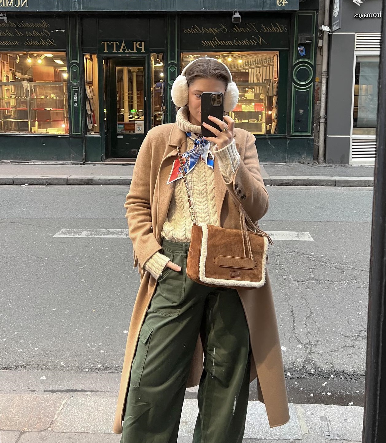 Tham khảo 10 cách phối đồ dày dặn nhưng vẫn tôn dáng của phụ nữ Pháp-4