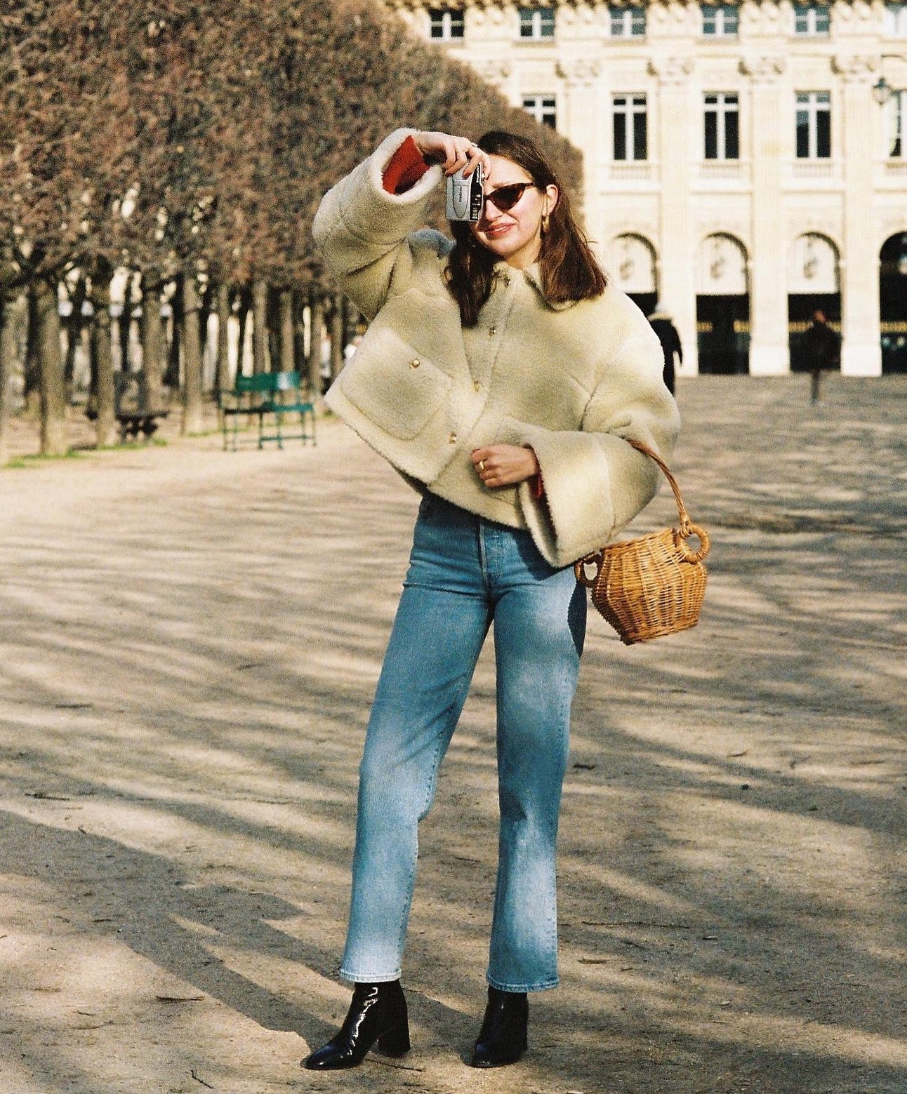 Tham khảo 10 cách phối đồ dày dặn nhưng vẫn tôn dáng của phụ nữ Pháp-5