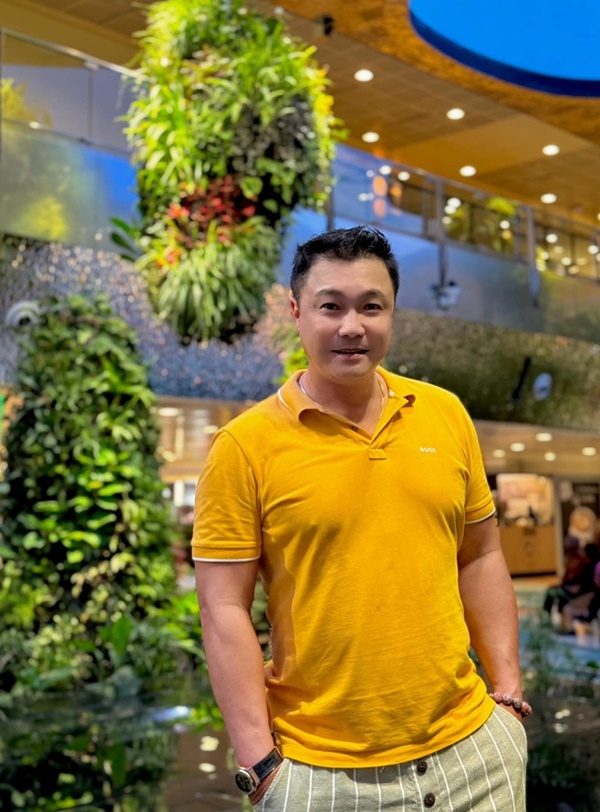 2 ông hoàng màn bạc Lý Hùng - Lê Tuấn Anh gặp lại sau 20 năm: Kẻ không vợ con, người lấy mỹ nhân-6