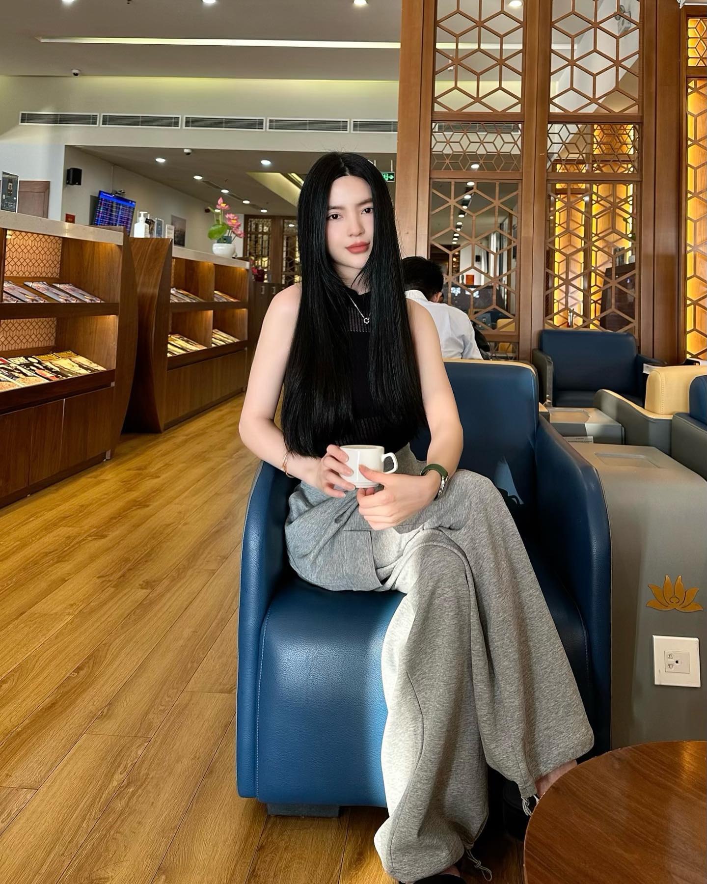 Thời trang dạo phố của Chu Thanh Huyền: Không cần cầu kỳ vẫn tôn được dáng chuẩn-3