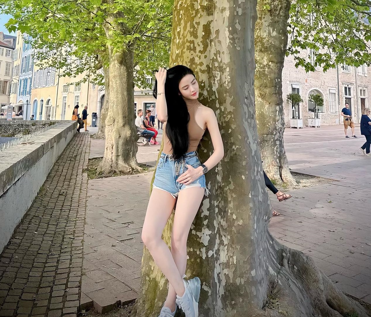 Thời trang dạo phố của Chu Thanh Huyền: Không cần cầu kỳ vẫn tôn được dáng chuẩn-5