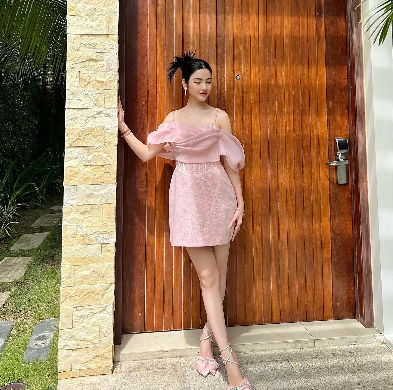 Thời trang dạo phố của Chu Thanh Huyền: Không cần cầu kỳ vẫn tôn được dáng chuẩn-8