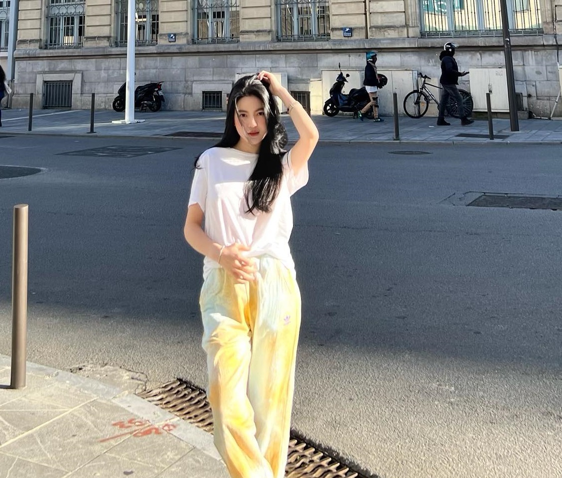 Thời trang dạo phố của Chu Thanh Huyền: Không cần cầu kỳ vẫn tôn được dáng chuẩn-9