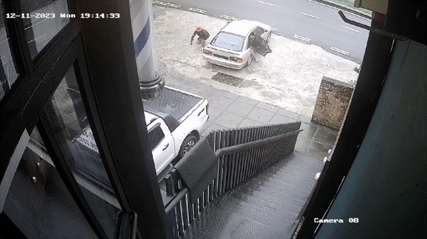 Con trai bị bắt cóc, bố lái xe đuổi theo như phim hành động, danh tính kẻ chủ mưu gây ngỡ ngàng-2