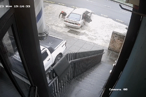 Bị bắt cóc, bé trai 5 tuổi nói 1 câu khiến bọn buôn người tháo chạy-3