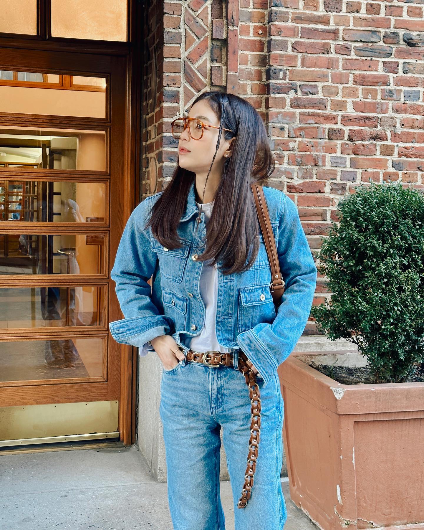 Những cách mặc quần jeans trẻ trung và sang trọng cho tuổi ngoài 40-2