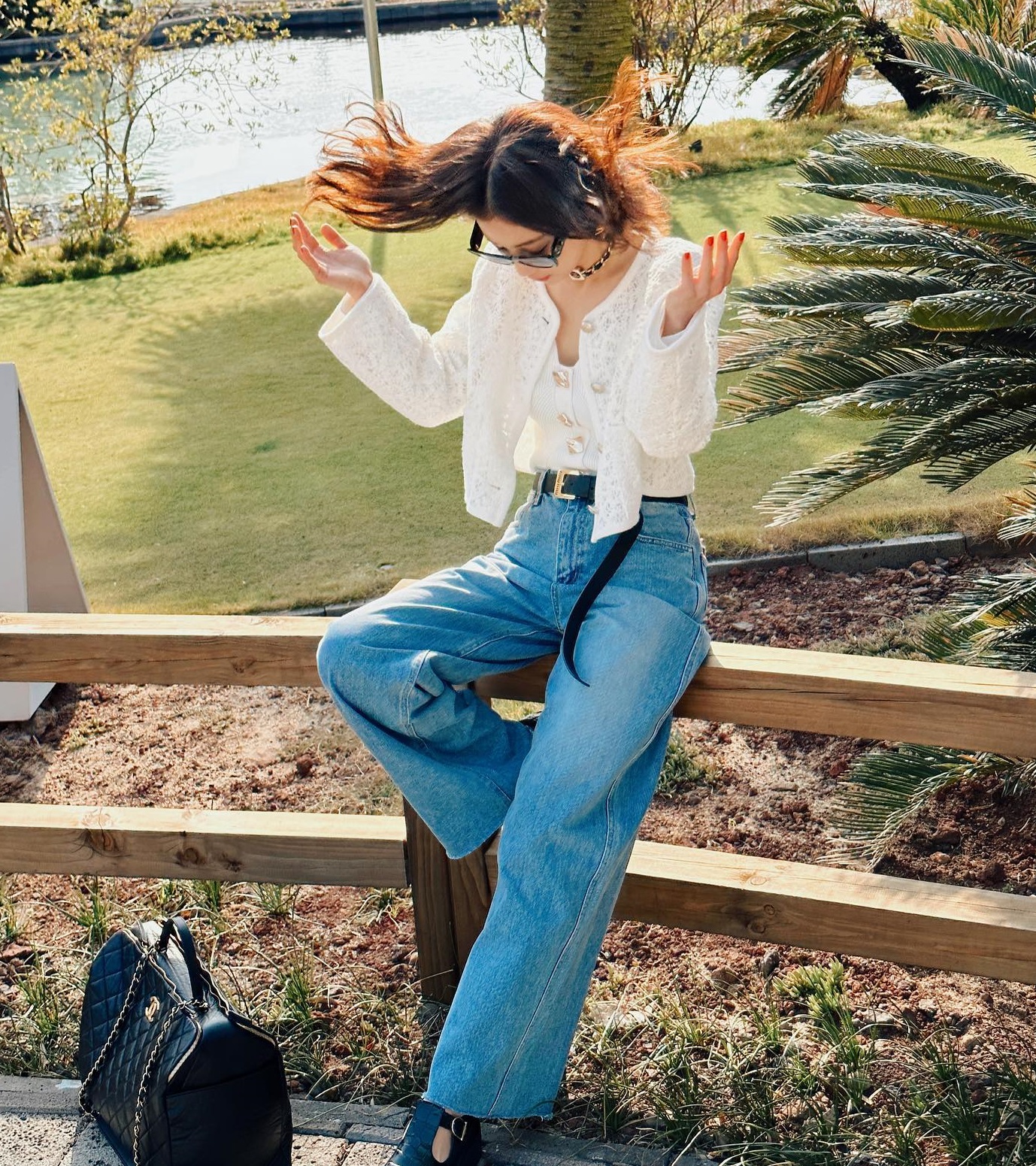 Những cách mặc quần jeans trẻ trung và sang trọng cho tuổi ngoài 40-3