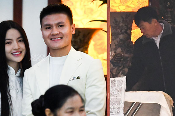 Quang Hải nhường xế hộp bạc tỷ để Chu Thanh Huyền lái về quê, bản thân đi xe gì cùng họ hàng sang hỏi cưới?-2