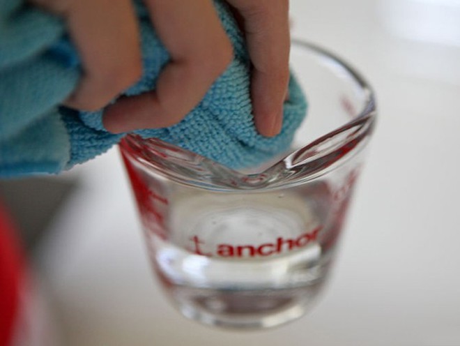 Thứ nằm chềnh ềnh giữa phòng khách mỗi nhà nhưng hiếm khi được vệ sinh: Để lâu vừa bẩn vừa tốn điện-7