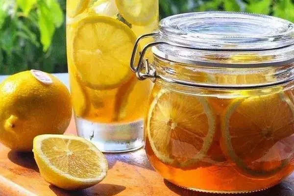 Ngủ dậy uống 1 cốc nước chanh giúp làm sạch hệ tiêu hóa, chống đột quỵ? SỰ THẬT bác sĩ tiết lộ sẽ giúp bạn biết cách dùng cho đúng-1