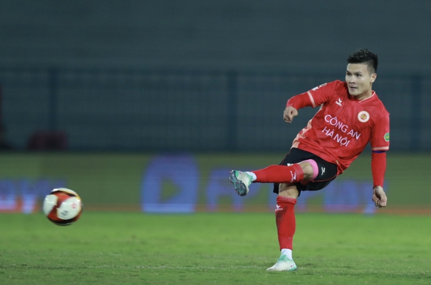 Lý do vừa dạm ngõ với Chu Thanh Huyền, Quang Hải đã phải tức tốc ra sân bay-3