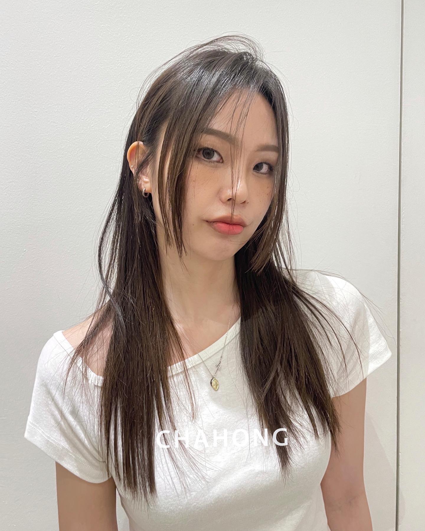 5 kiểu tóc ép thẳng giúp gương mặt nhỏ gọn và trẻ trung hơn-1