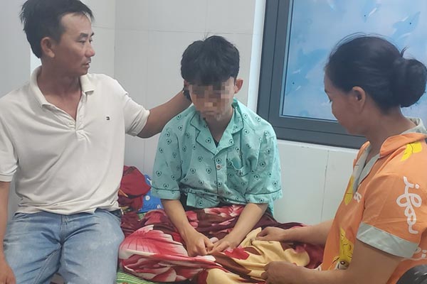Vụ sập trần lớp: Học sinh kể phút hoảng loạn chạy ra ngoài kêu cứu-7